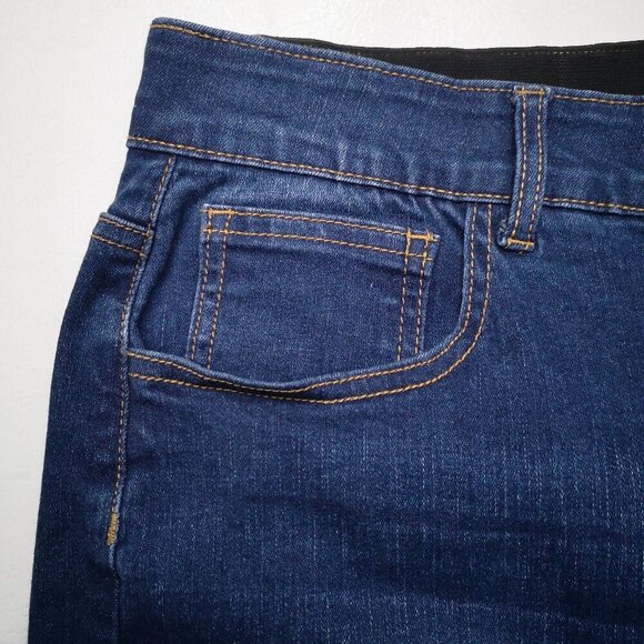 Charlie Paige Ladies Size XL Medium Wash Zipper & Button Closure Flare Jeans - Picture 10 of 13